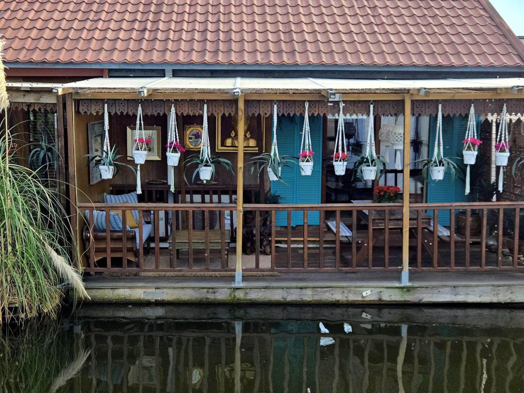 House Boat With Waterfront Terrace Gasthof Amsterdam