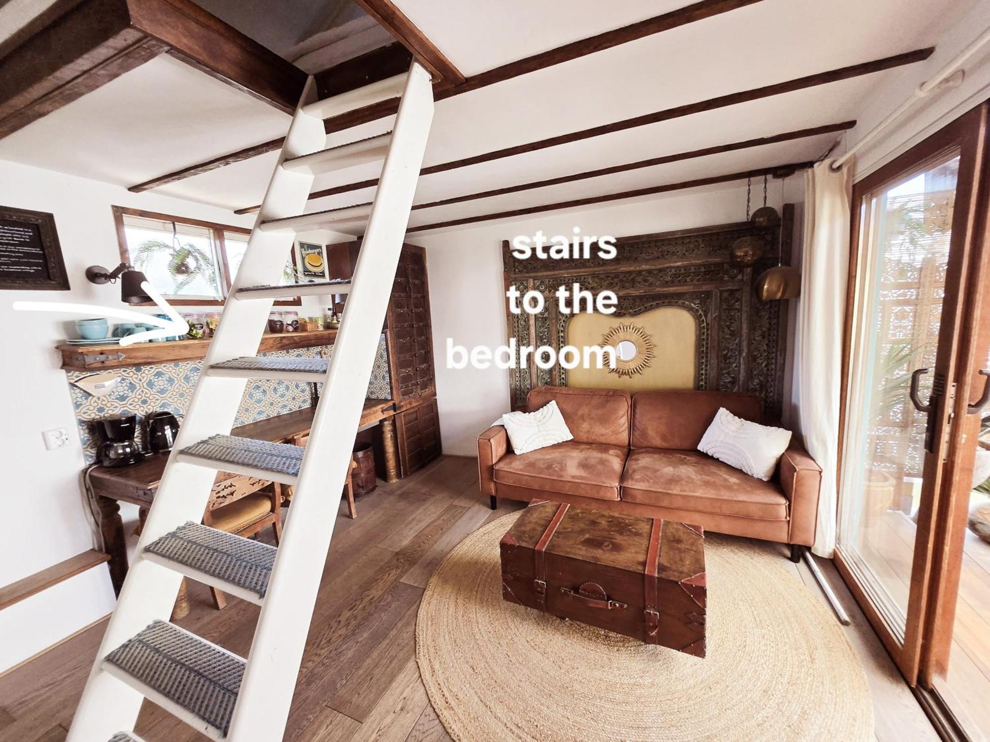 House Boat With Waterfront Terrace Gasthof Amsterdam